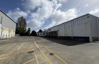 Large-scale industrial facility in prime Penrose