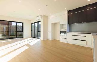 2/155 Te Atatu Road, Te Atatu South