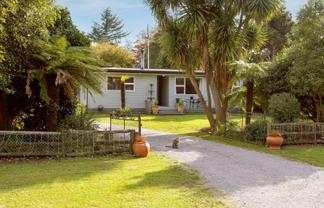 1429 River Road, Broadlands Forest