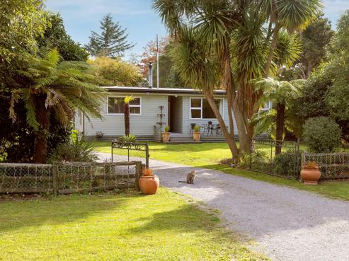 1429 River Road, Broadlands Forest