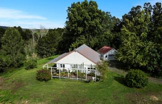 8 Draffin Road, Poroti