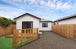37D Clarkson Crescent, Otara