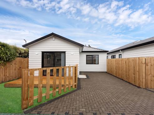 37D Clarkson Crescent, Otara