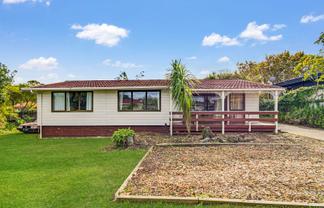 27 Ray Small Drive, Papakura