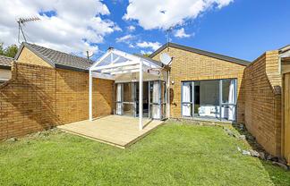 4/202 Massey Road, Mangere East