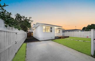 8 Brentford Place, Manurewa
