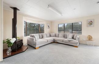 8 Deller Drive, Carterton