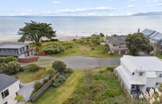 19 Groves Road, Raumati Beach