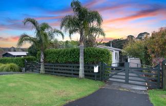 27 Bethells Road, Waitakere