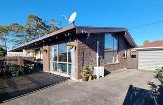 2/135 Parrs Cross Road, Glen Eden