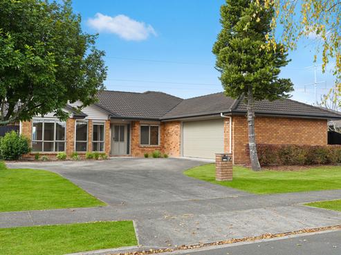 55 Wiltshire Drive, Huntington