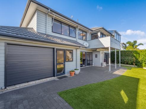 2/19 Devon Road, Bucklands Beach