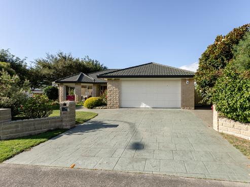 63 Guildford Drive, Paraparaumu