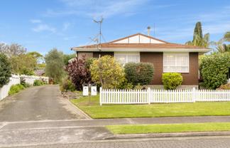 3A Benjamin Place, Matua