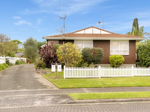 3A Benjamin Place, Matua