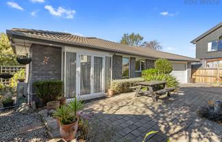 2/38 Fenchurch Street, Redwood