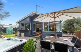 11 Donald Street, Stanmore Bay