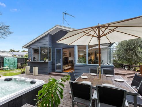 11 Donald Street, Stanmore Bay
