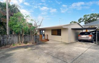 2/191 Don Buck Road, Massey