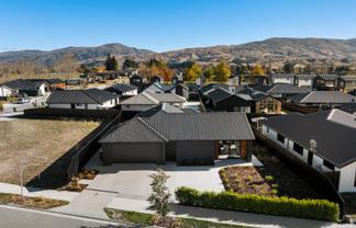 8 Wallis Drive, Cromwell