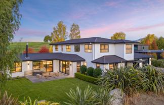 8 Bradleigh Park, Fairhall