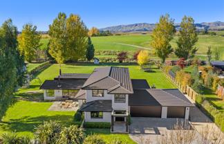 8 Bradleigh Park, Fairhall