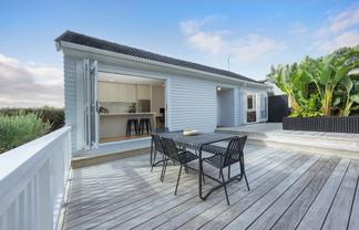 2/187 Titirangi Road, Titirangi