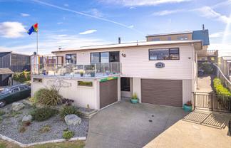 10 Okiwa Terrace, Waiinu Beach
