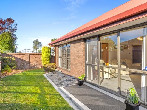 1/49 Division Street, Riccarton