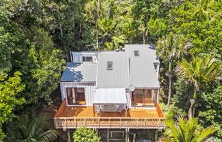 21 Hekerua Road, Oneroa