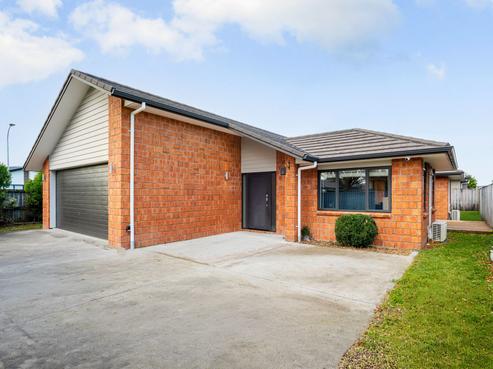 2 Southbrook Close, Deanwell
