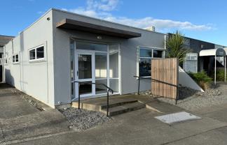 Tidy Onekawa office
