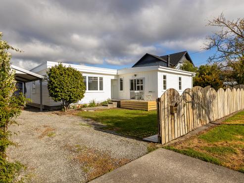 100 Brandon Street, Featherston