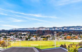 95 Oak Road, Poraiti