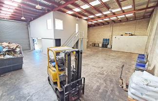 URGENT SALE - 360M² ON SALEYARDS ROAD
