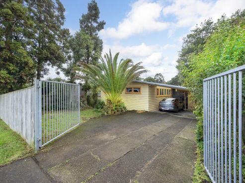 31 Taipari Road, Te Atatu Peninsula