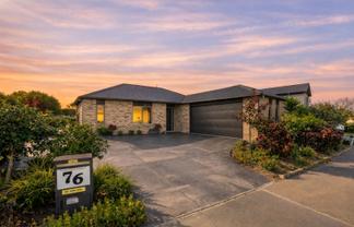 76 Fairway Drive, Shirley