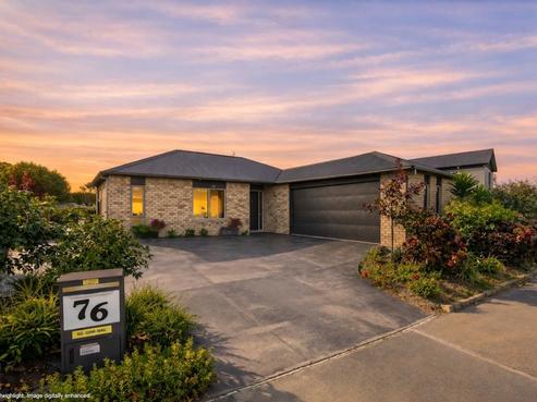 76 Fairway Drive, Shirley