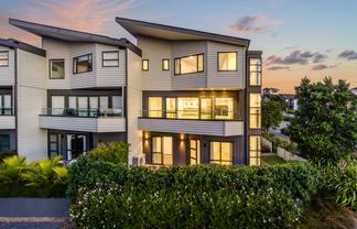 16 Moki Place, Long Bay