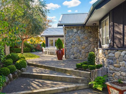 8 River Glade, Waikanae