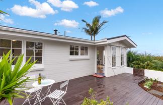 1/235 Sunset Road, Sunnynook