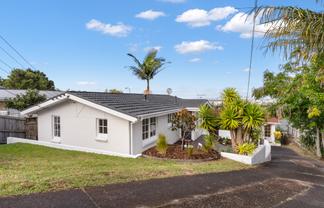 1/235 Sunset Road, Sunnynook
