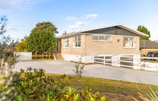 32 Upland Street, Brookfield