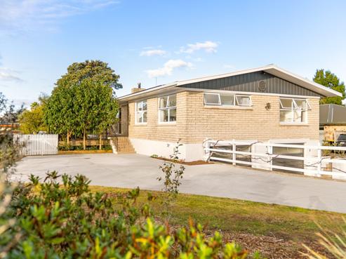32 Upland Street, Brookfield