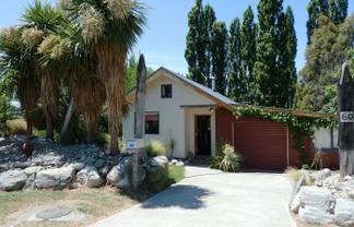 60 Lagoon Avenue, Albert Town