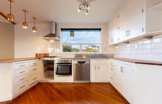 42 Tawa Street, Glenwood