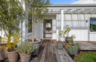 130 Cross Road, Lepperton