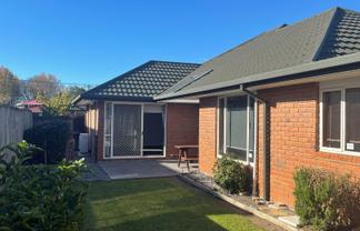 2/61 Waimairi Road, Upper Riccarton