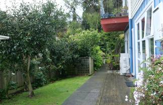 a/82 Severn St, Island Bay