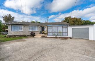 44 Garden Heights Avenue, Glenview
